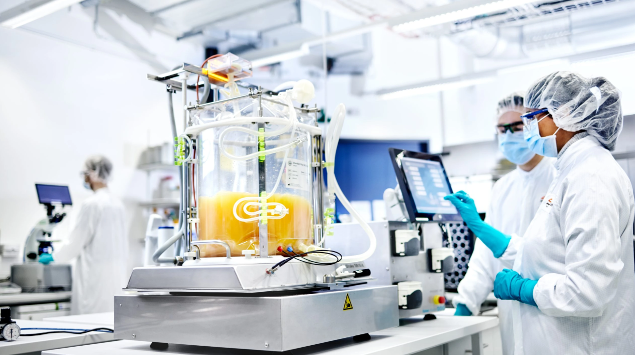 Lab technicians. Credit: LenioBio 